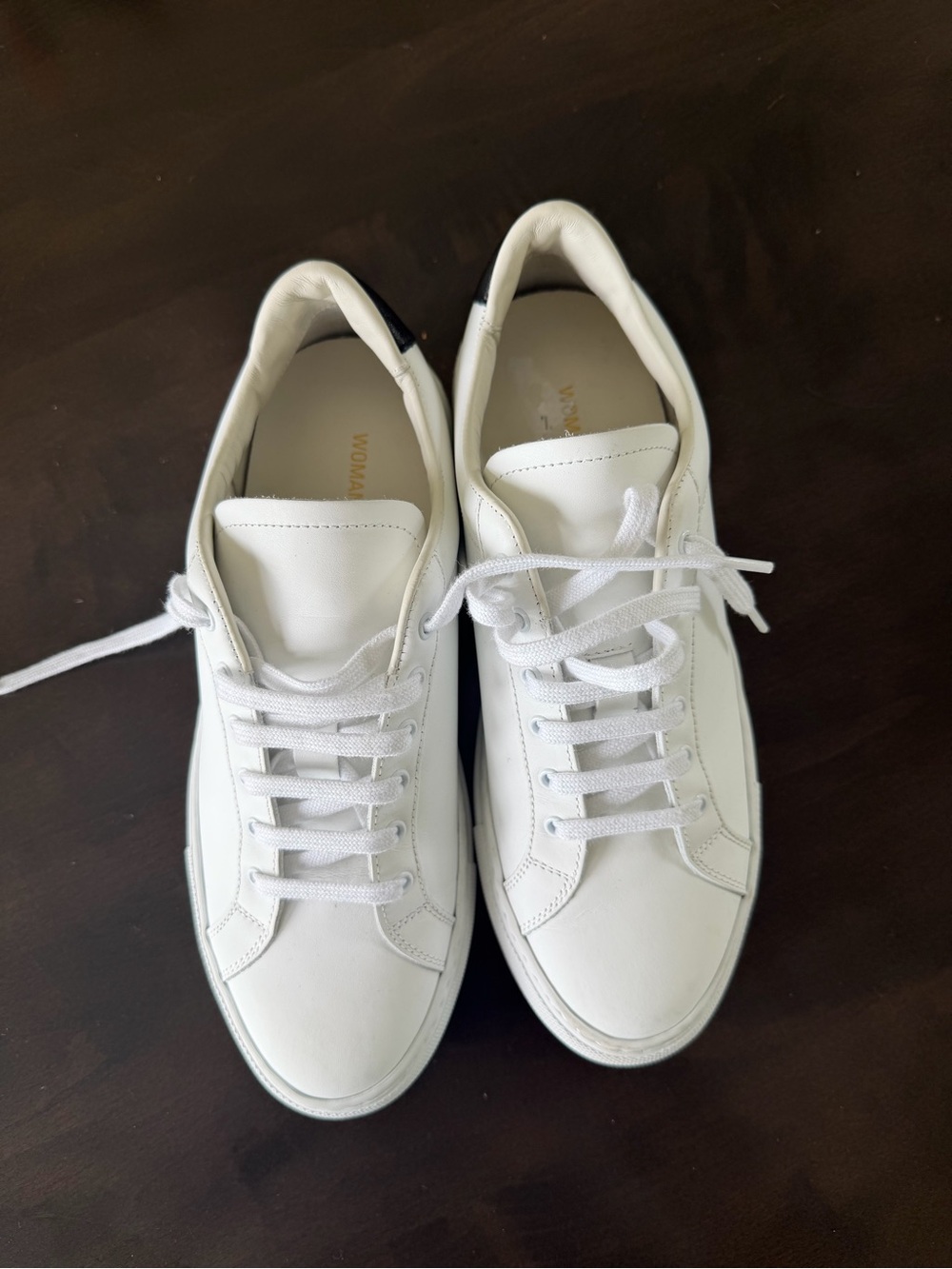 Woman common Project shoe size 37 but runs big. First size 7